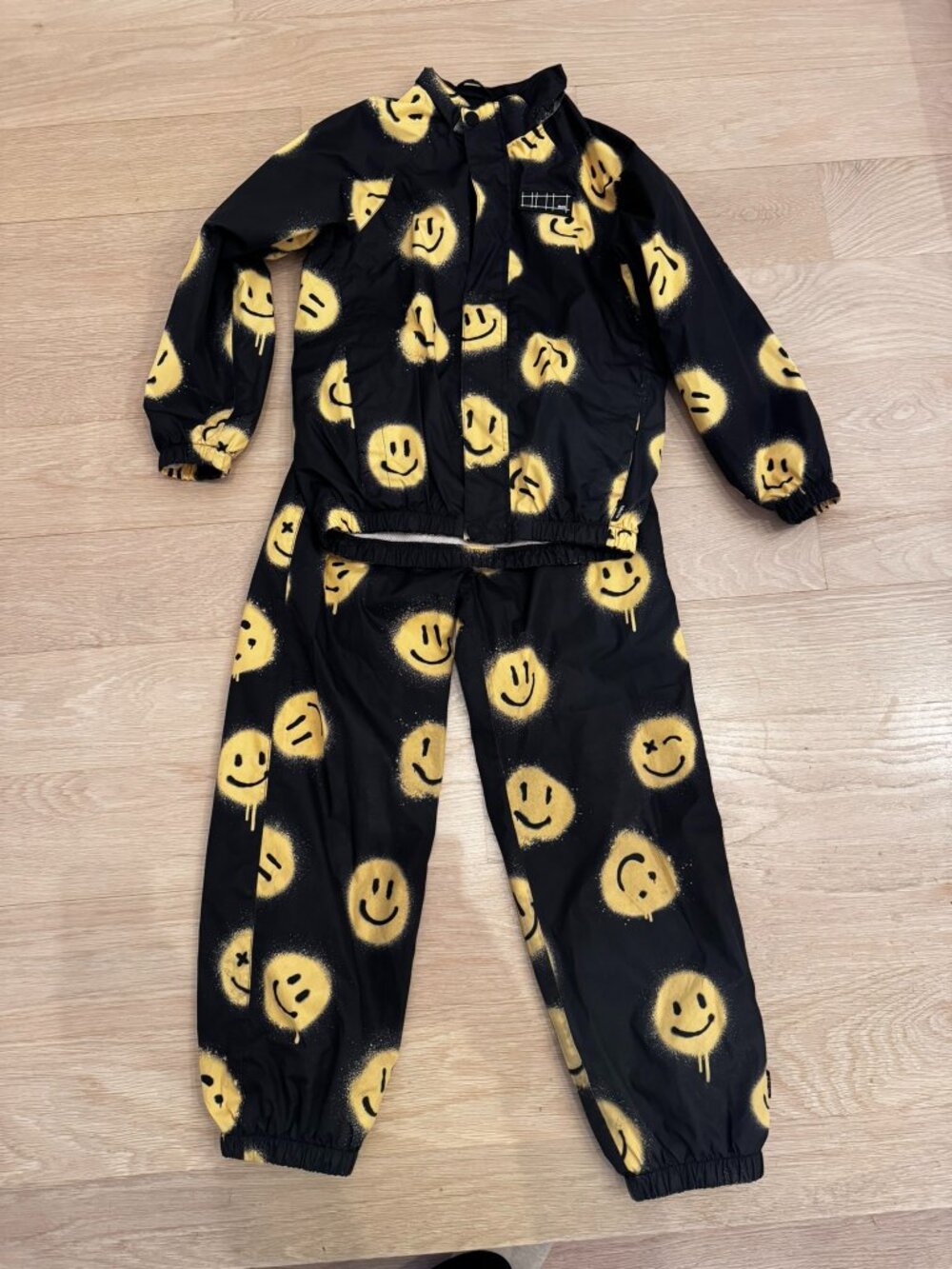 Molo Whalley rainwear set in Happy! size 134/140 or size 8-10